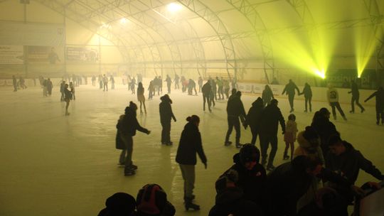 Zimowa impreza na tafli. „Disco – Lodowisko” w PCS