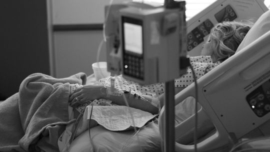 Zmarły kolejne osoby zakażone koronawirusem. Pochodziły z naszego powiatu