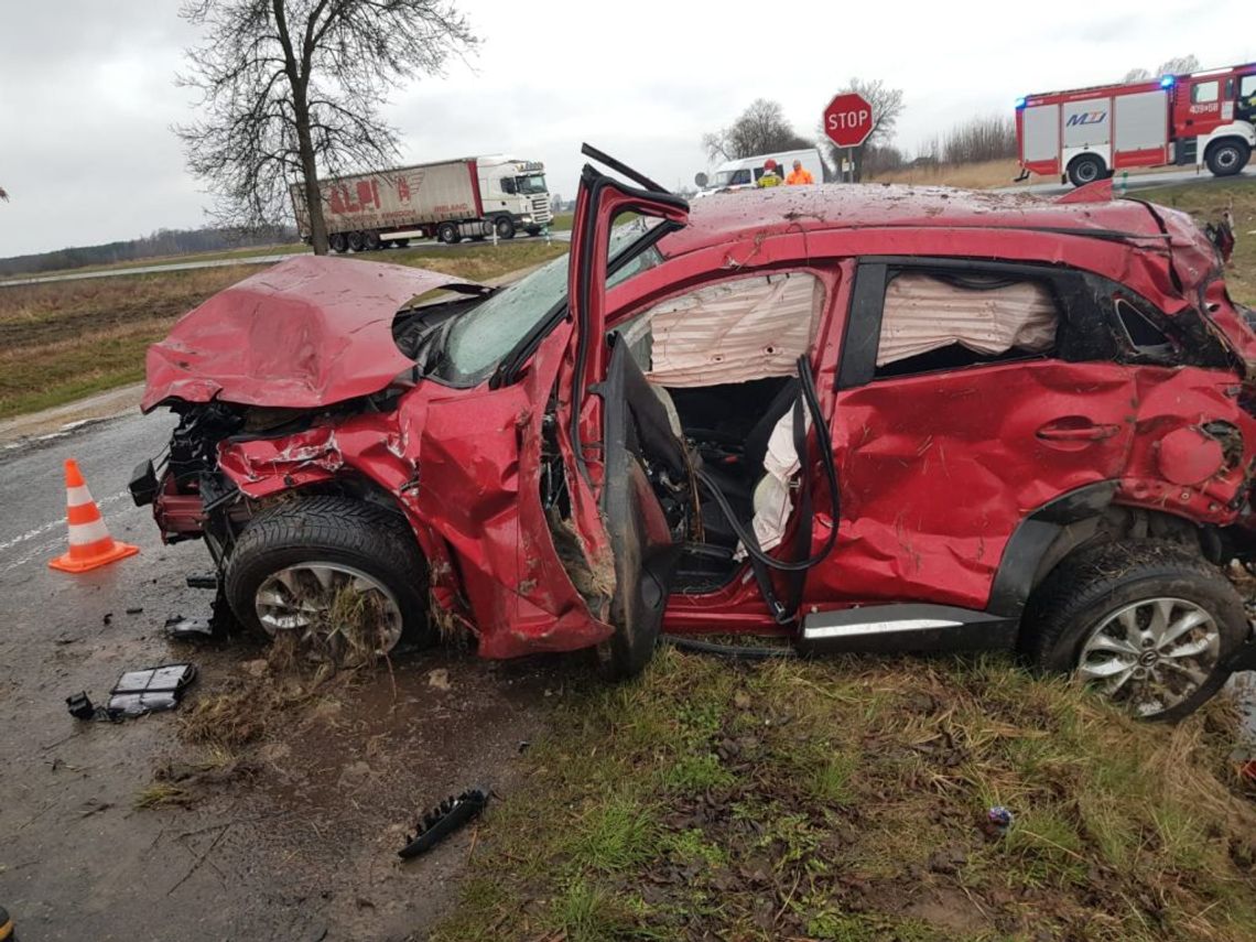 Bełchatów - Nie zatrzymał się przed znakiem "STOP" i uderzył w osobówkę