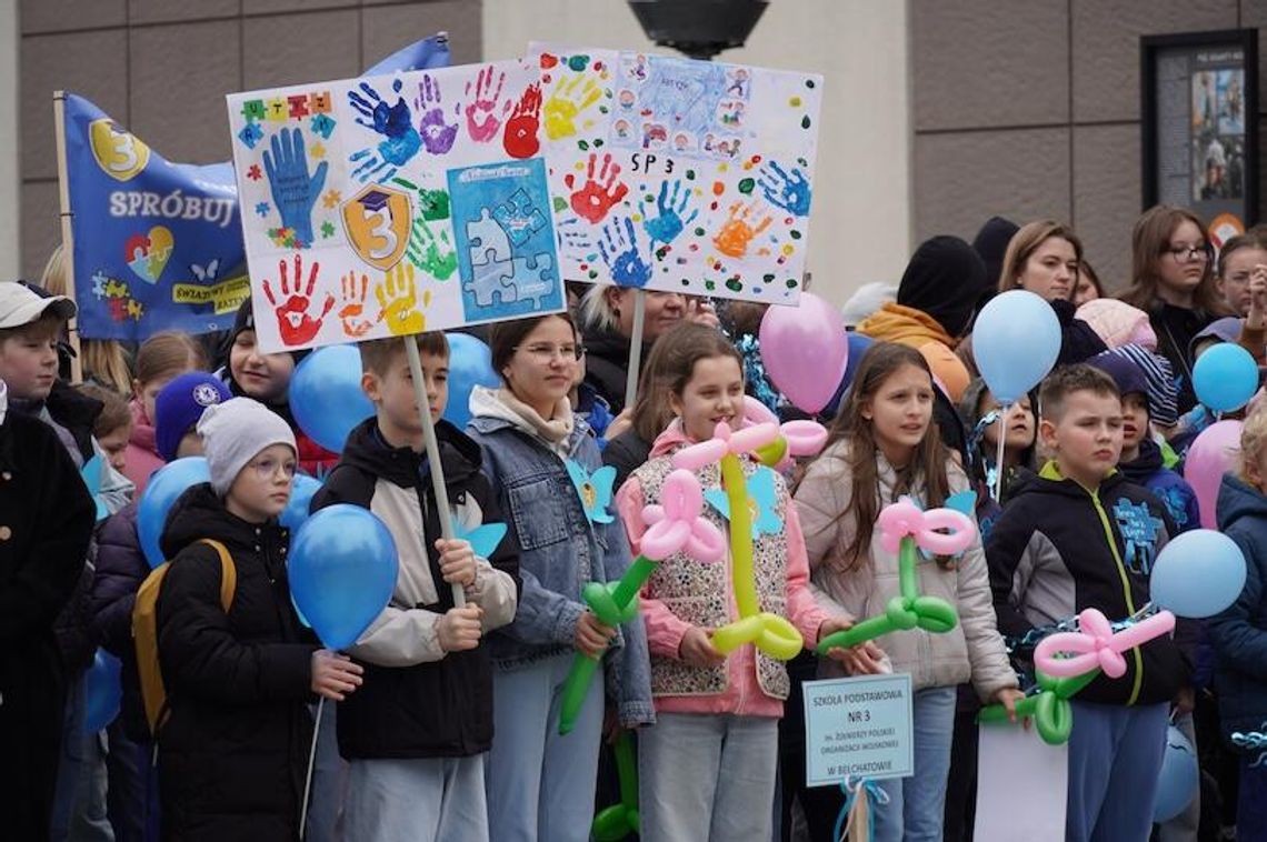 Bełchatów solidarnościowo z osobami w spektrum autyzmu – wspólne obchody Światowego Dnia Świadomości Autyzmu Bełchatów solidarnościowo z osobami w spektrum autyzmu – wspólne obchody Światowego Dnia Świadomości Autyzmu