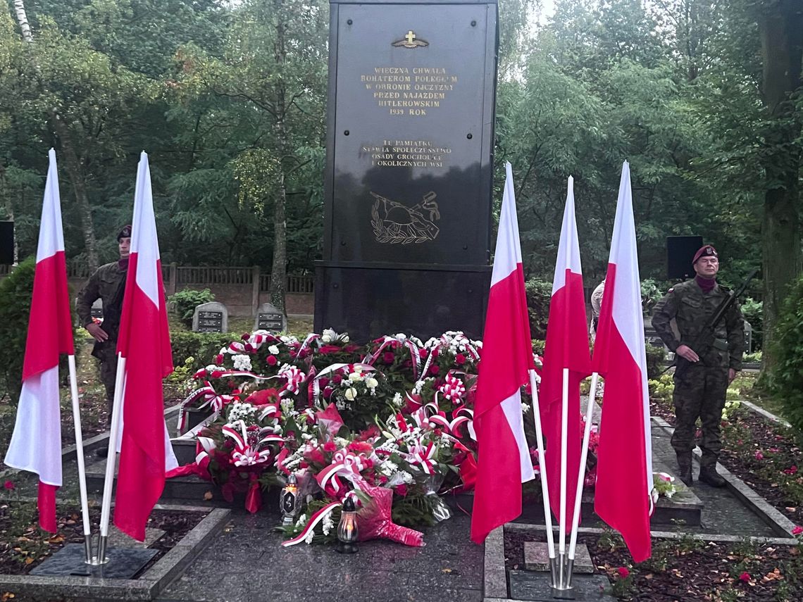 Grocholice uczciły bohaterów września ’39 – patriotyczne obchody 86. rocznicy wybuchu II wojny światowej