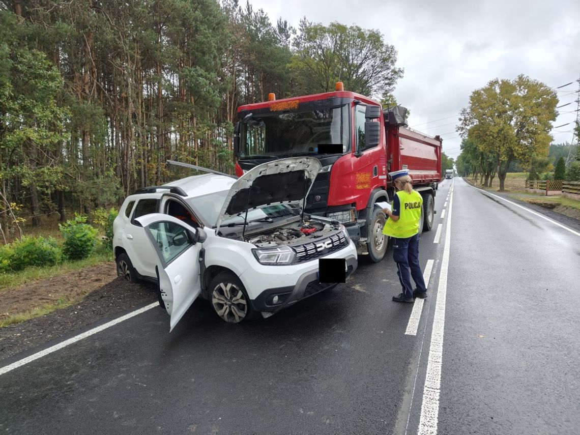 Groźny wypadek w Józefowie. Dwie osoby trafiły do szpitala