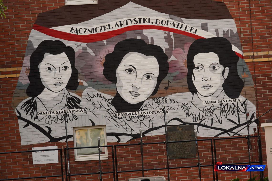 Historia zapisana na szkolnej ścianie. W bełchatowskiej „Jedynce” odsłonięto wyjątkowy mural Historia zapisana na szkolnej ścianie. W bełchatowskiej „Jedynce” odsłonięto wyjątkowy mural