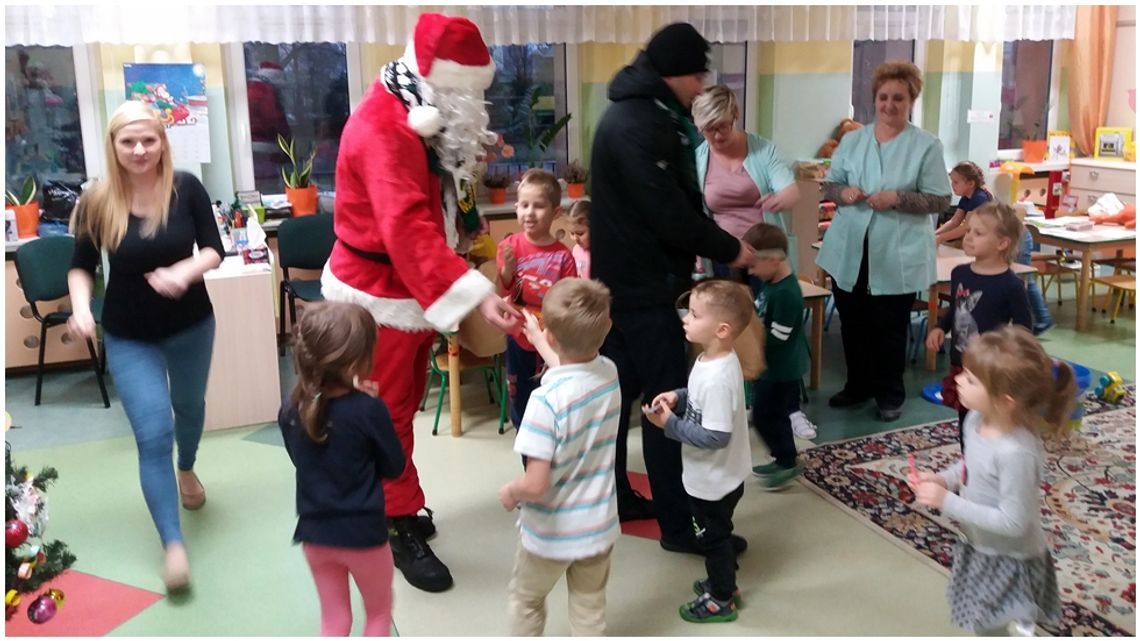 Kibice GKS-u wraz ze św. Mikołajem odwiedzili najmłodszych