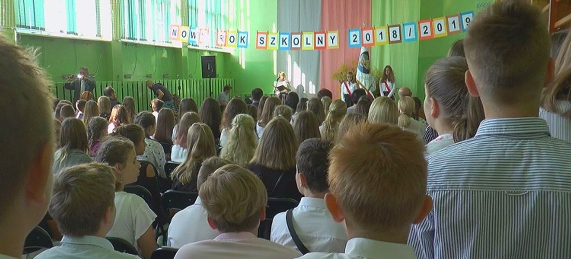 Koniec wakacji, korytarze znowu pełne uczniów