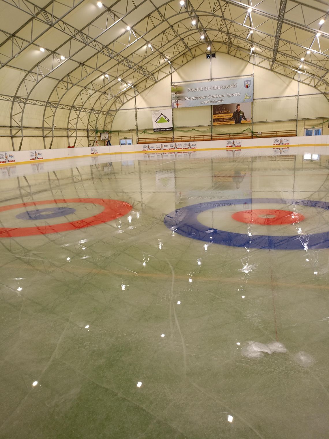 Lodowisko Powiatowego Centrum Sportu w Bełchatowie rozpoczęło sezon