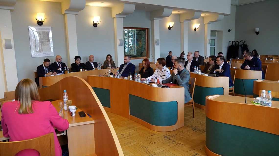 Minimalna podwyżka z obowiązku. Prezydent Bełchatowa z najniższą możliwą pensją