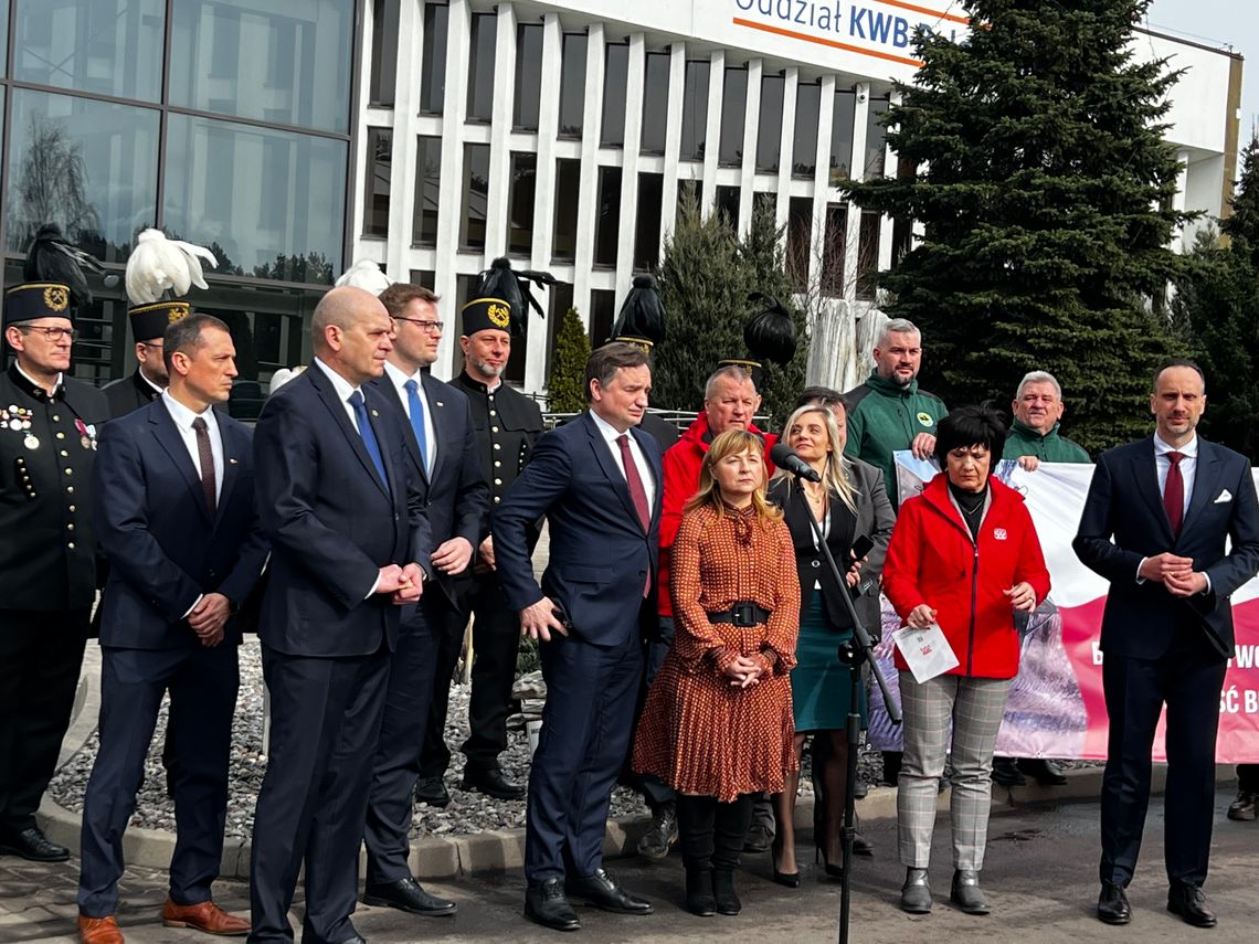 Minister Sprawiedliwości Zbigniew Ziobro w Kopalni Węgla Brunatnego w Bełchatowie