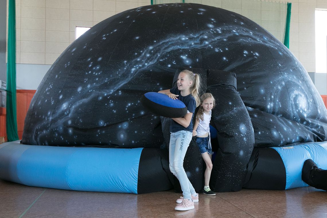 Mobilne planetarium Kopernika w Stobiecku Szlacheckim