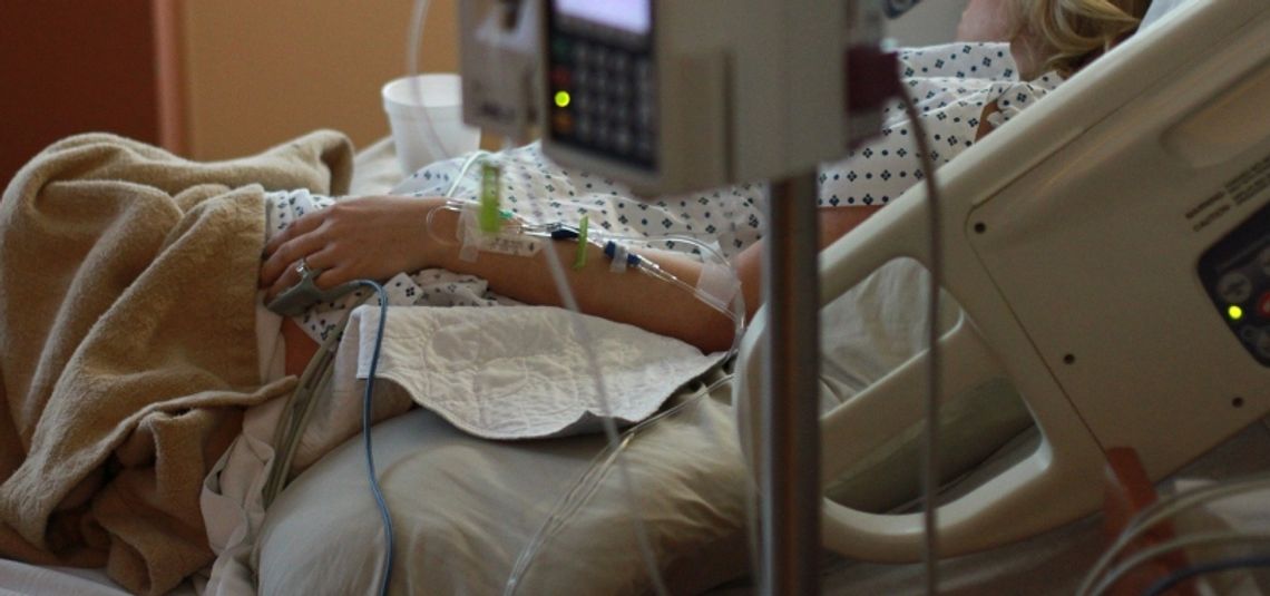 Nie jesteś chory na COVID - nie przyjmą Cię do szpitala. Nie chcą stracić ekstra kasy od NFZ