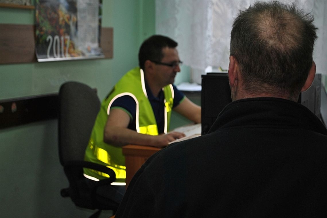 Nietrzeźwy, bez uprawnień spowodował kolizję