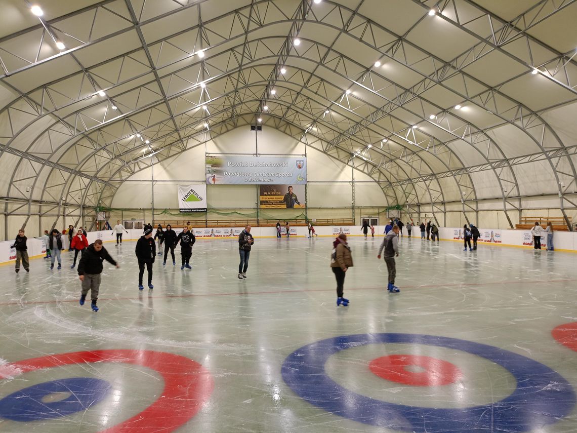 Ostatnie dni jazdy na łyżwach w Powiatowym Centrum Sportu