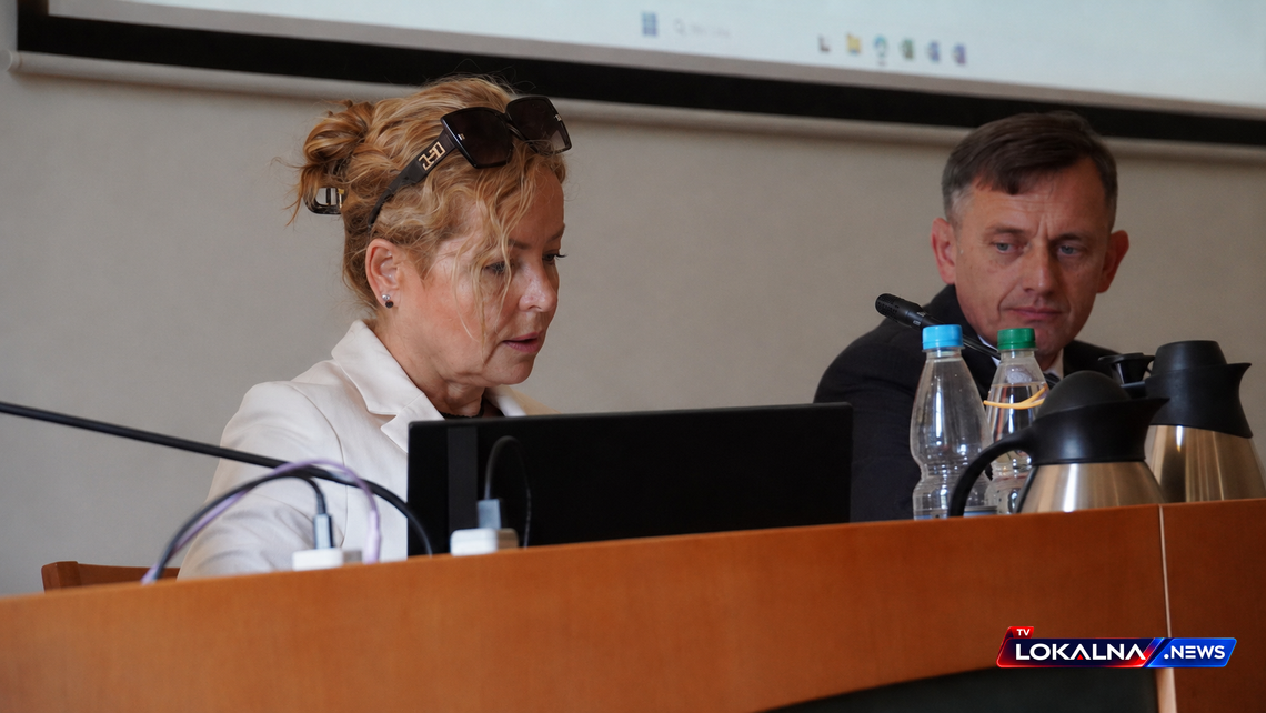 Pieczątka, pismo do wojewody i polityczne trzęsienie ziemi. Radni chcą odwołać przewodniczącą Rady Miejskiej Pieczątka, pismo do wojewody i polityczne trzęsienie ziemi. Radni chcą odwołać przewodniczącą Rady Miejskiej