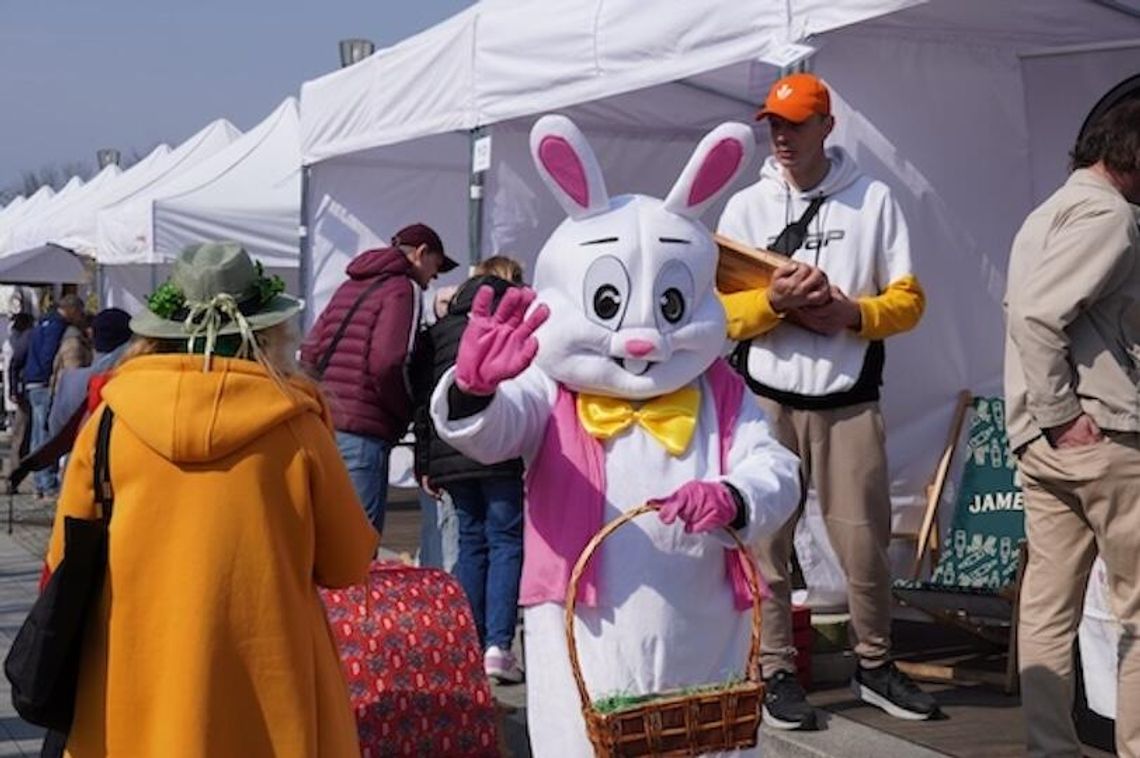 Piknik Wielkanocny na Placu Narutowicza w Bełchatowie przyciągnął tłumy mieszkańców Piknik Wielkanocny na Placu Narutowicza w Bełchatowie przyciągnął tłumy mieszkańców