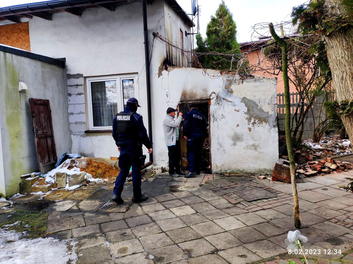 Policjanci z Sulejowa ugasili pożar