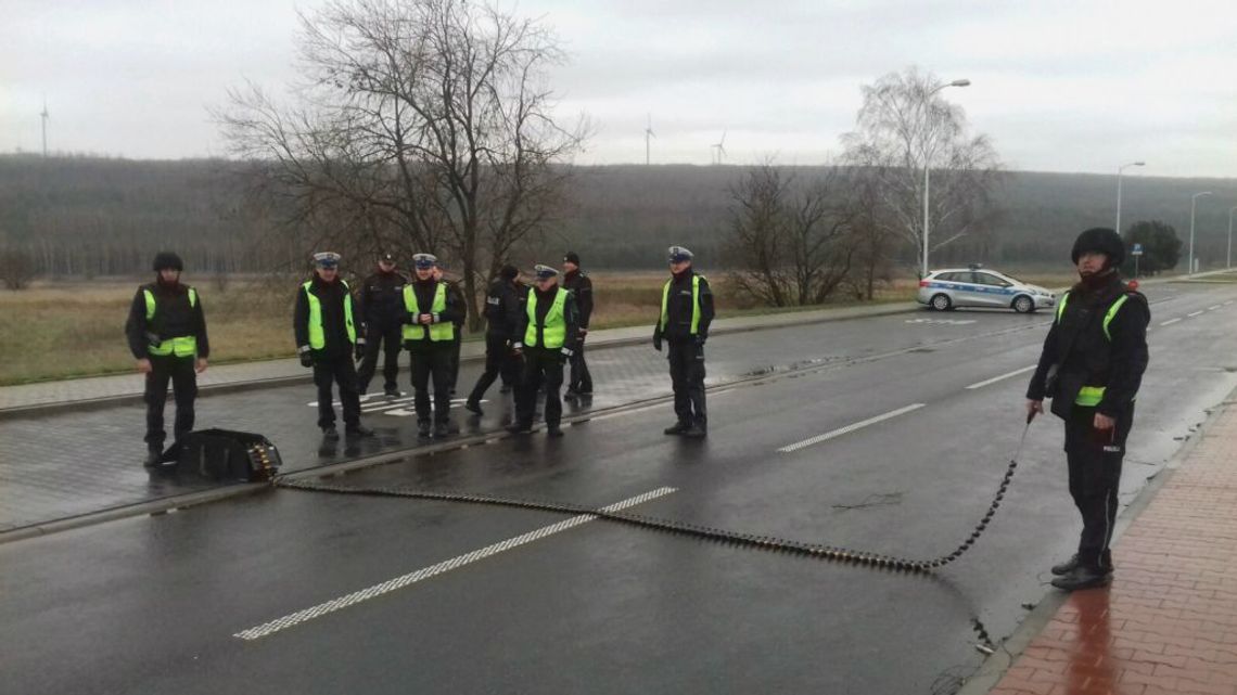 Pościg - policyjne ćwiczenia [FOTO]
