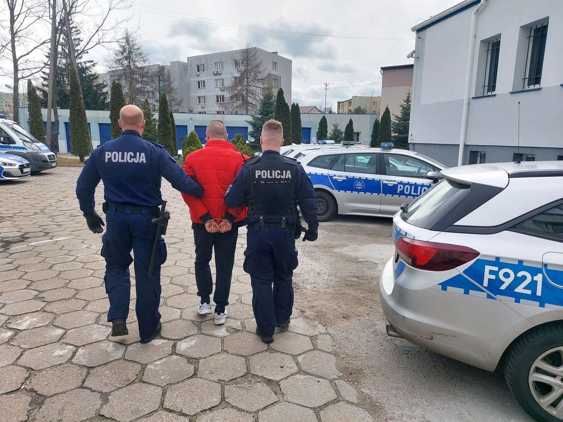 Poszukiwany 32-latek odpowie za kradzież i dopalacze