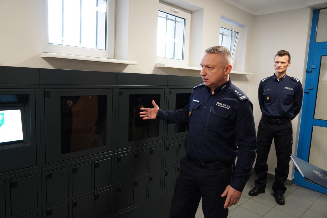 Powiat doposażył policję. W komendzie działa nowoczesny depozytor kluczy