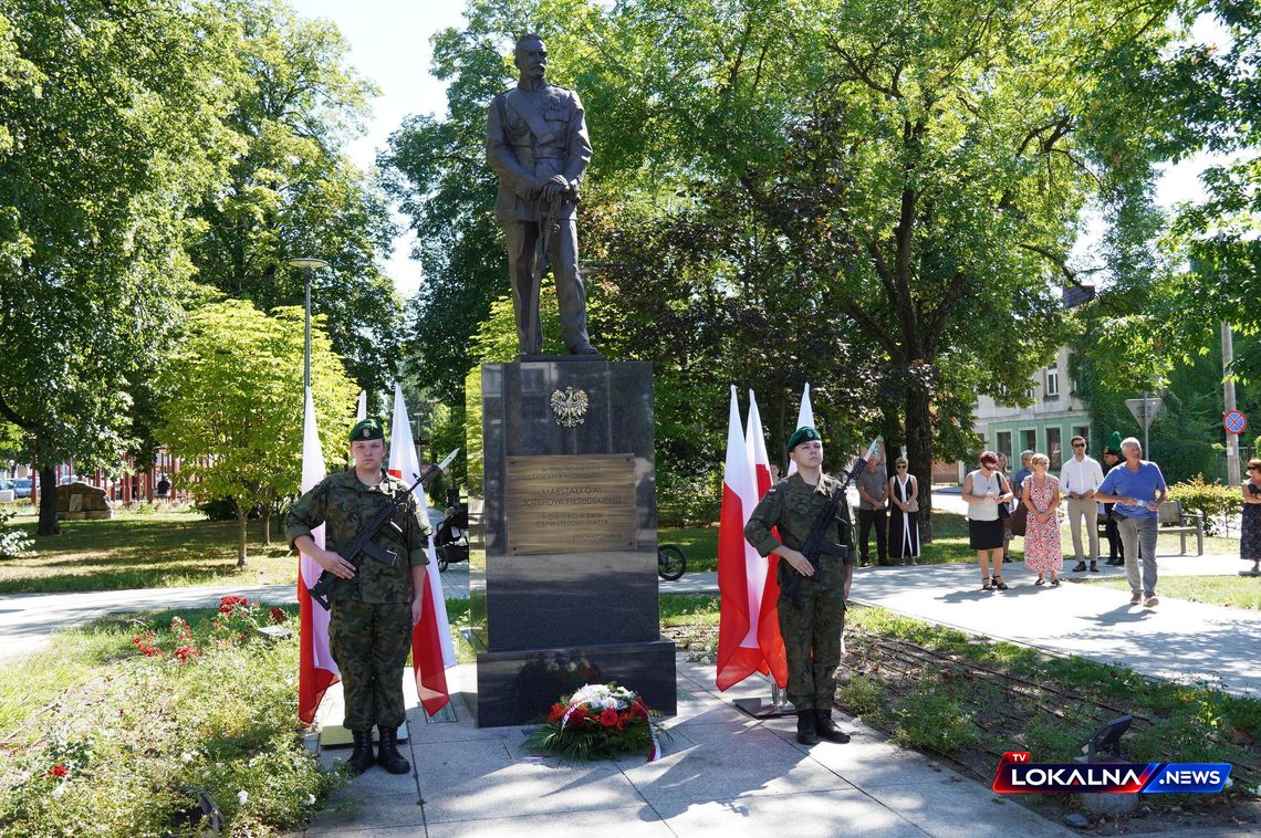 Powiatowe obchody Święta Wojska Polskiego w Bełchatowie. Oddali hołd bohaterom Bitwy Warszawskiej Powiatowe obchody Święta Wojska Polskiego w Bełchatowie. Oddali hołd bohaterom Bitwy Warszawskiej