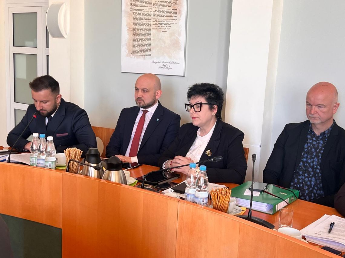 Rada Miejska przeciw decyzji powiatu. Gorąca debata o ulicach Wojska Polskiego i Czaplinieckiej