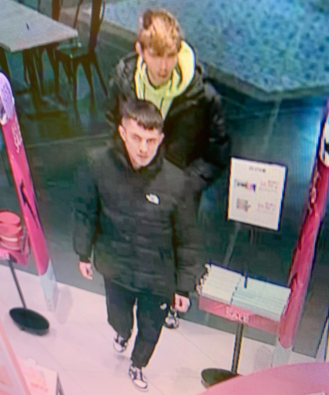 Rozpoznajesz te osoby? Policja czeka na sygnały od mieszkańców