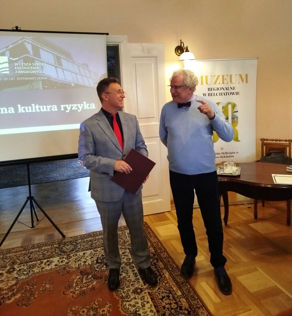 Smartfon a rozwój dziecka. Eksperci ostrzegają podczas konferencji w Bełchatowie