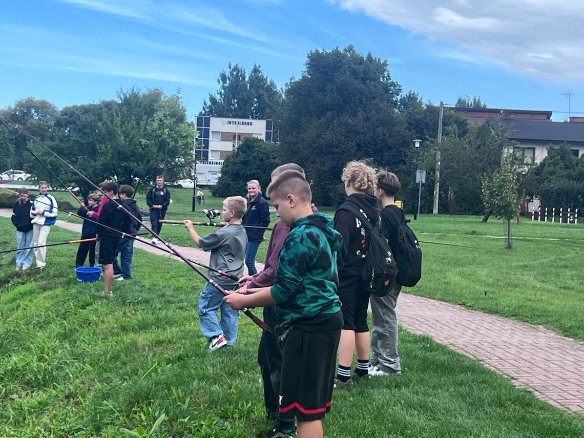 Sprzątanie, zabawa i wędkowanie – VIII biwak ekologiczny w Bełchatowie