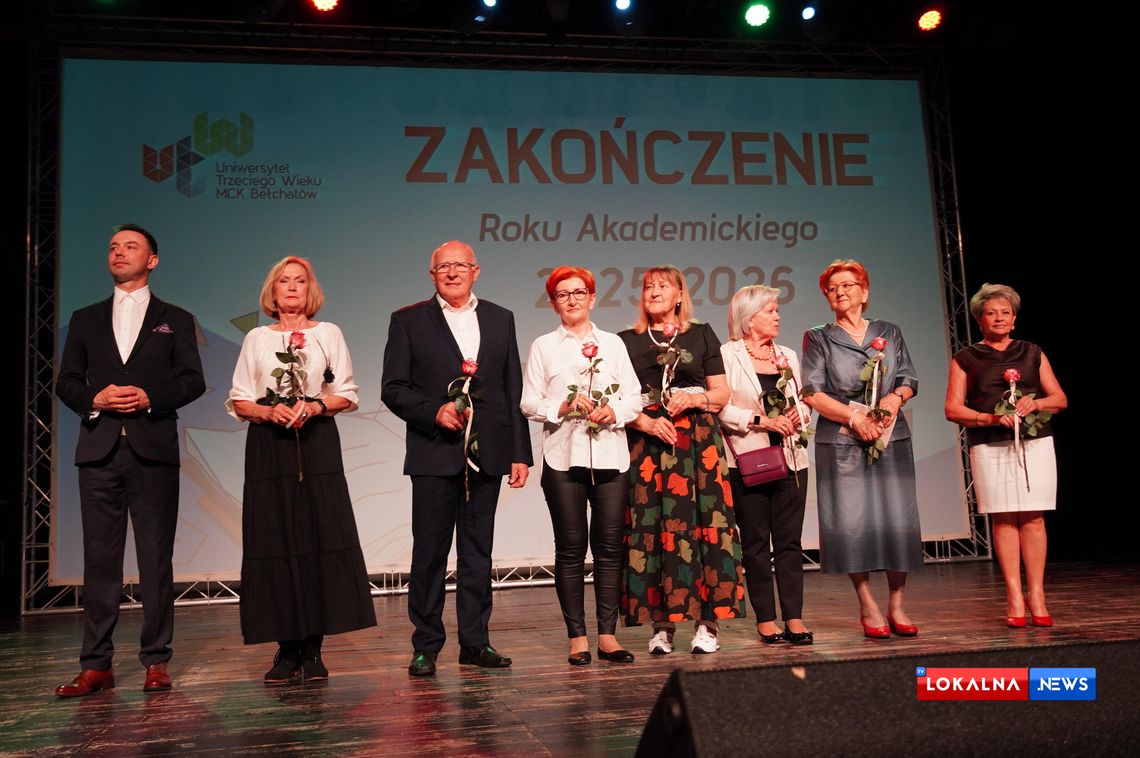 Studenci UTW zakończyli rok akademicki. Były dyplomy, gratulacje i podsumowanie wspólnej pracy