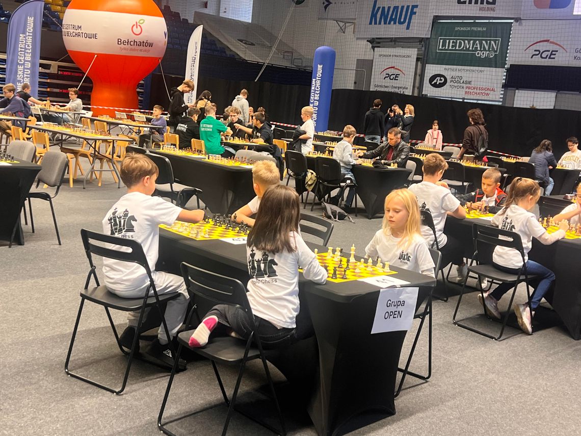 Szachowy pojedynek w Bełchatowie – „V Gambit Bełchatowski” przyciągnął blisko 130 zawodników Szachowy pojedynek w Bełchatowie – „V Gambit Bełchatowski” przyciągnął blisko 130 zawodników