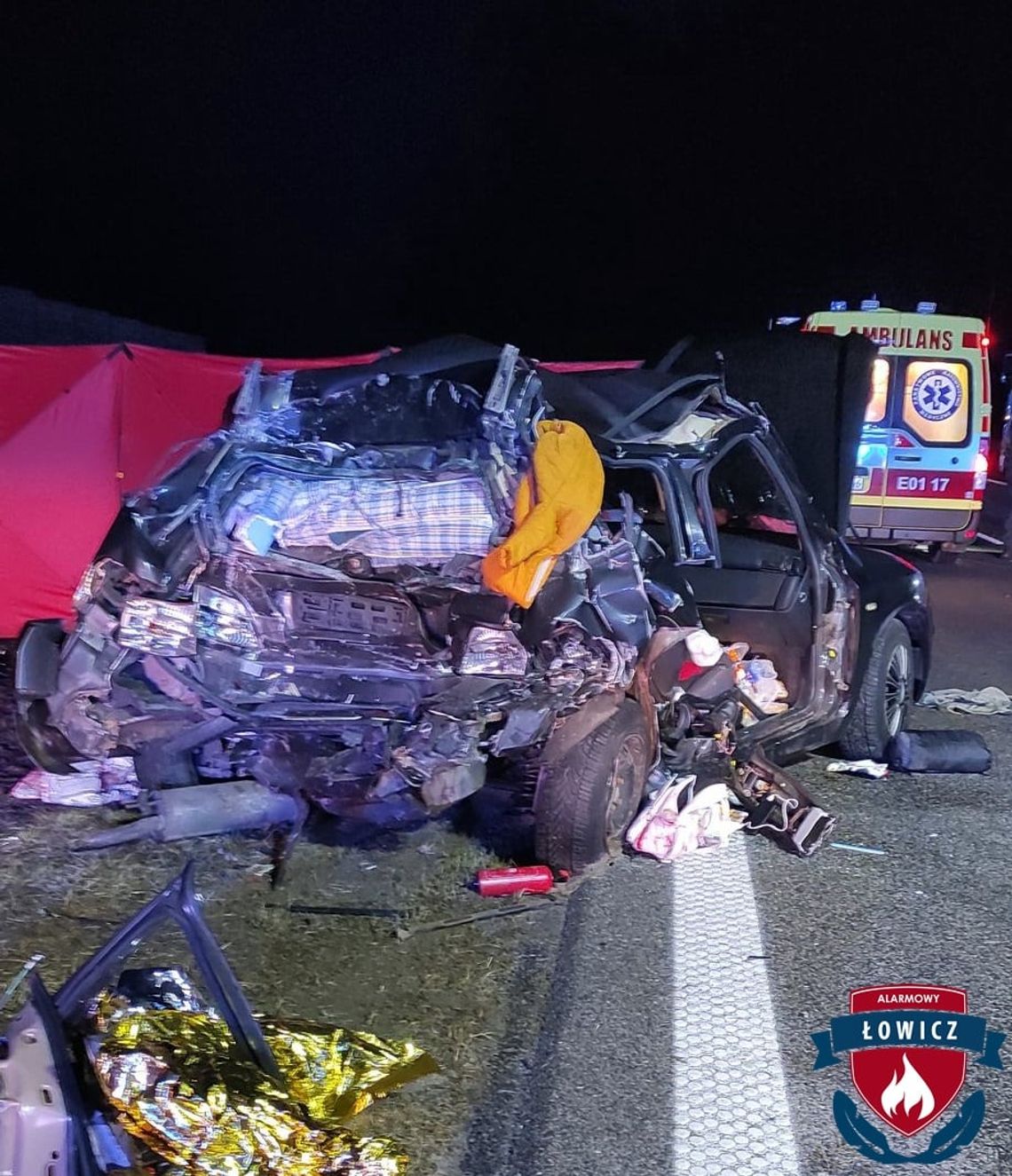 Tragiczny wypadek na Autostradzie A2. Wyniku wypadku śmierć na miejscu poniosły 3 osoby (29-letnia kobieta i roczne oraz dwuletnie dziecko).