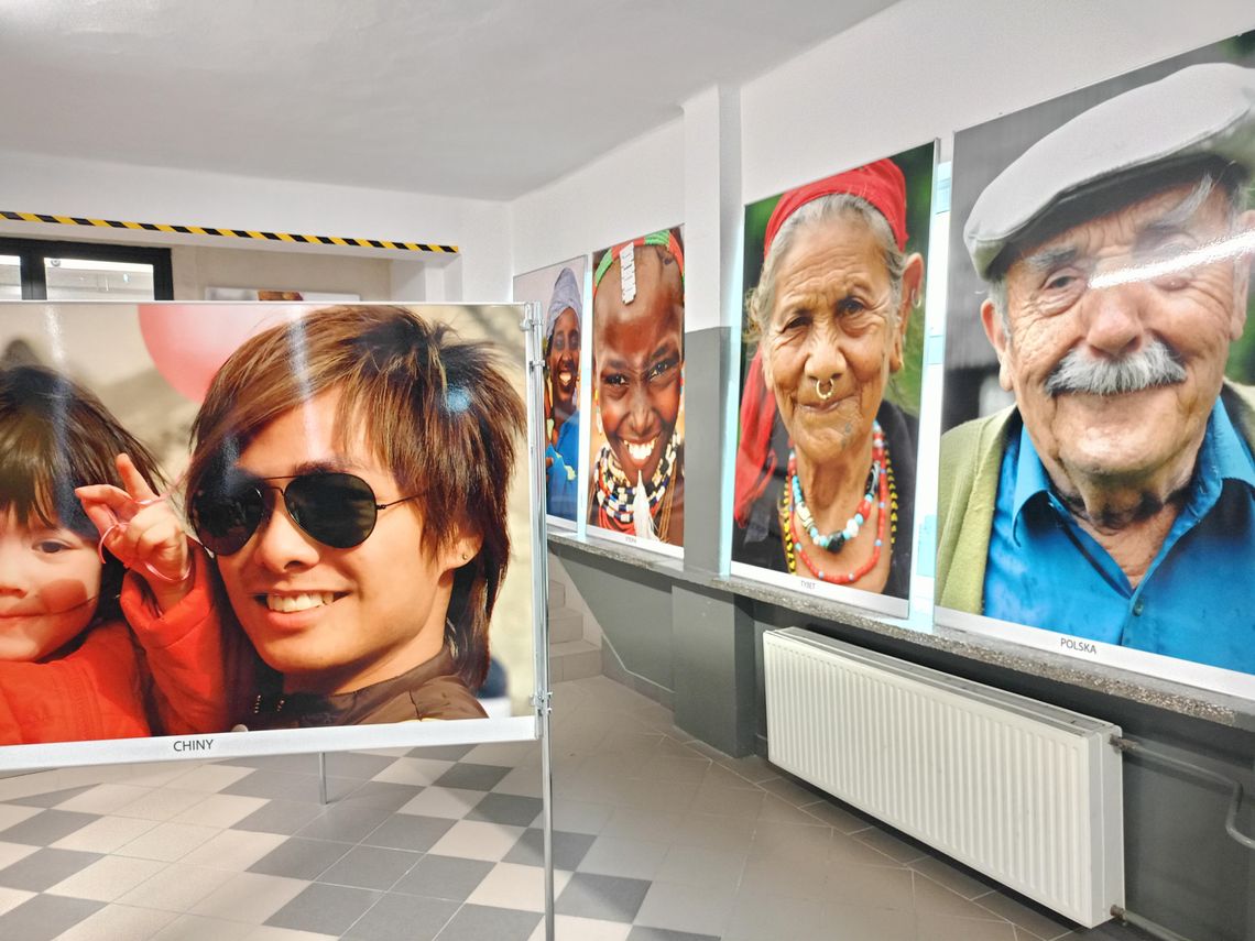 „Uśmiech Świata” w Bełchatowie. Fotografie Elżbiety Dzikowskiej do obejrzenia w PCS