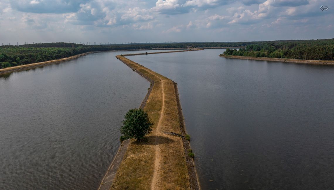 Wernisaż wystaw „Spojrzenia” oraz „Z ziemi i powietrza” w bełchatowskim MCK