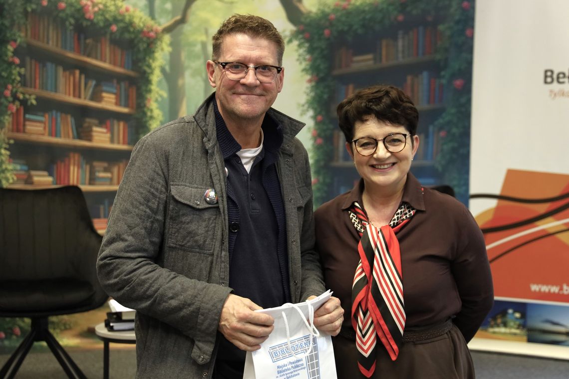 Wyjątkowe spotkanie z Wojciechem Malajkatem w bibliotece