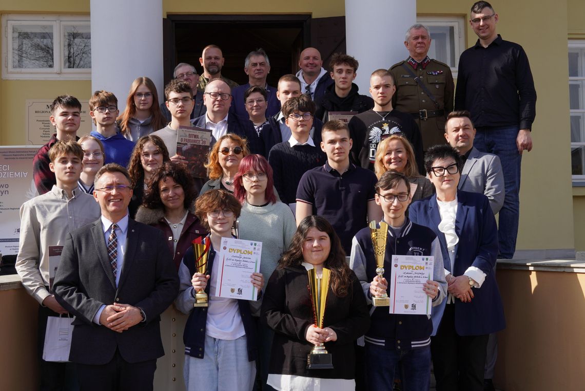 XI Turniej Wiedzy o Żołnierzach Wyklętych w Bełchatowie. Młodzież udowodniła, że pamięć o Niezłomnych wciąż żyje