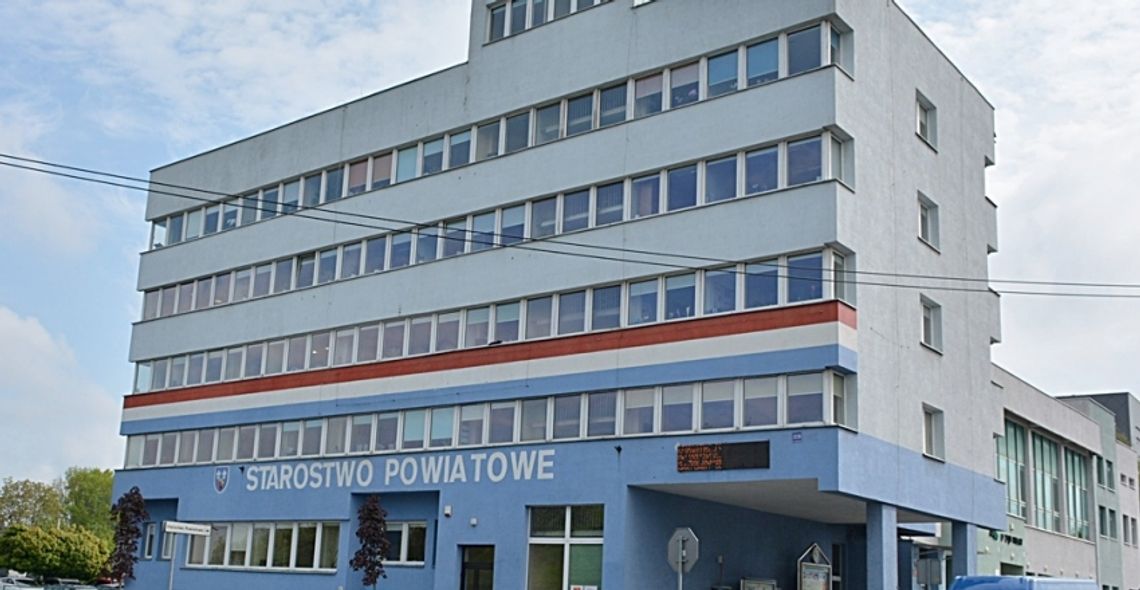 Zarząd Powiatu przekazał 30 tysięcy złotych dla Komendy Powiatowej Państwowej Straży Pożarnej w Bełchatowie