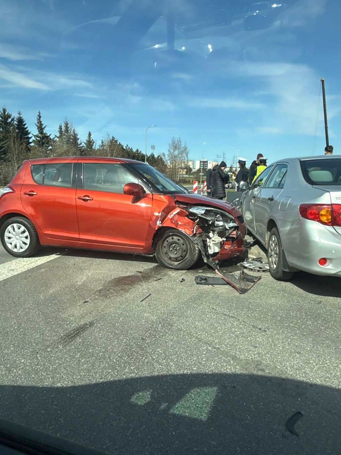 Zderzenie trzech samochodów na ulicy Staszica w Bełchatowie. 69-latka trafiła do szpitala