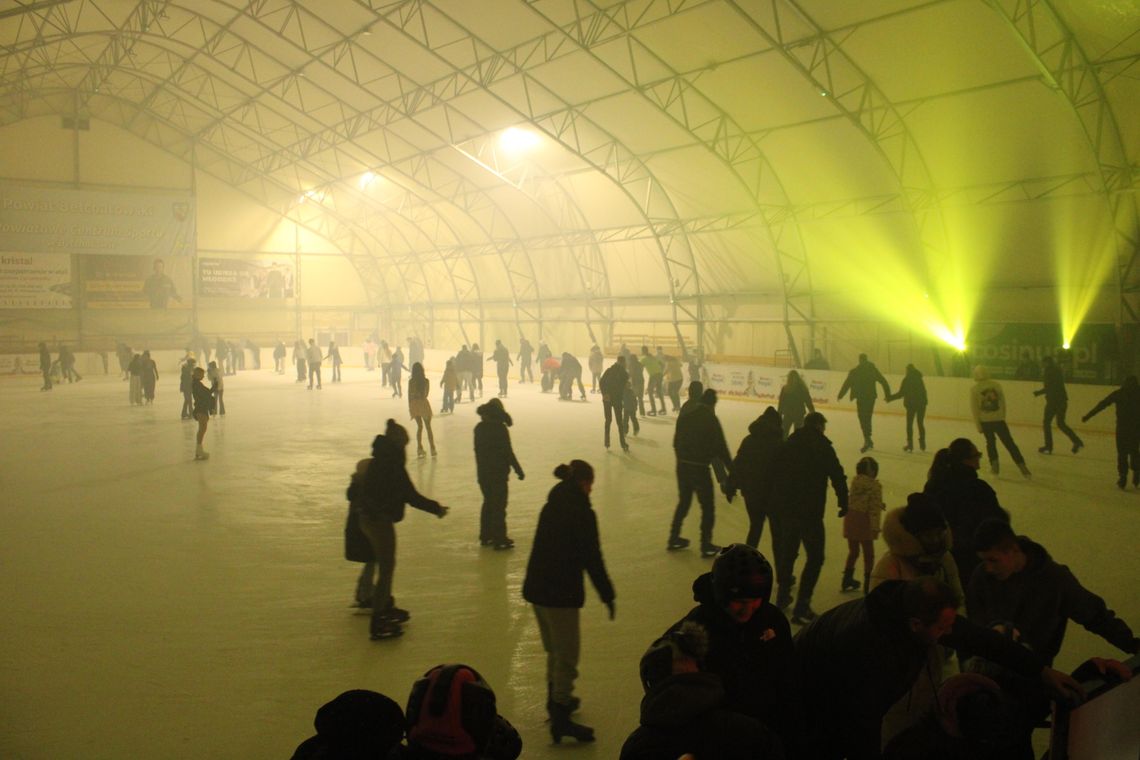 Zimowa impreza na tafli. „Disco – Lodowisko” w PCS Zimowa impreza na tafli. „Disco – Lodowisko” w PCS